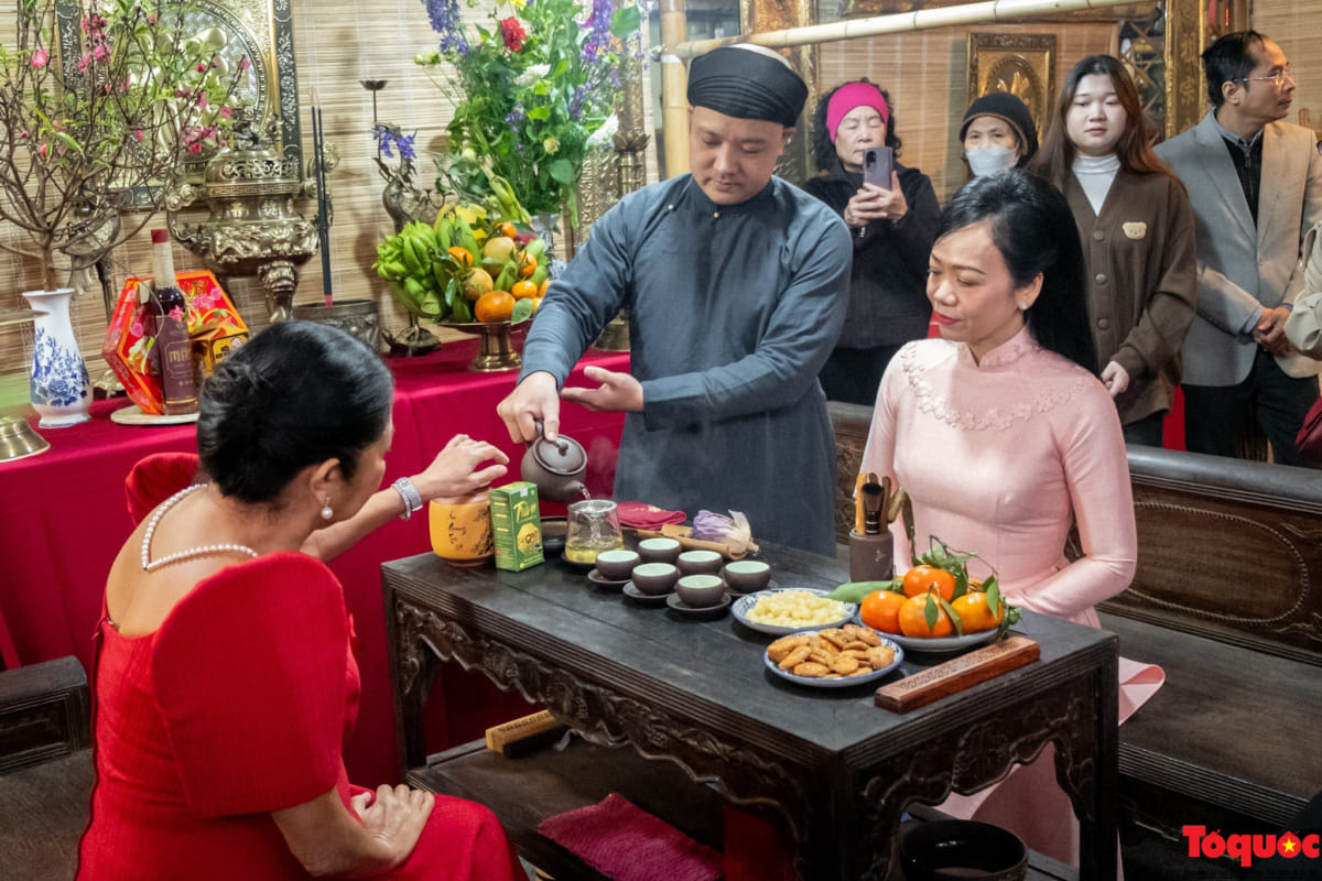 Phu nhân Chủ tịch nước Việt Nam và Phu nhân Tổng thống Philippines ghé thăm chợ hoa Tết và trải nghiệm nghệ thuật Xòe Thái